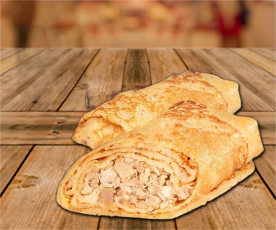 Crêpes enrobées de pâte, fourrées de viande de poulet, surgelées rapidement