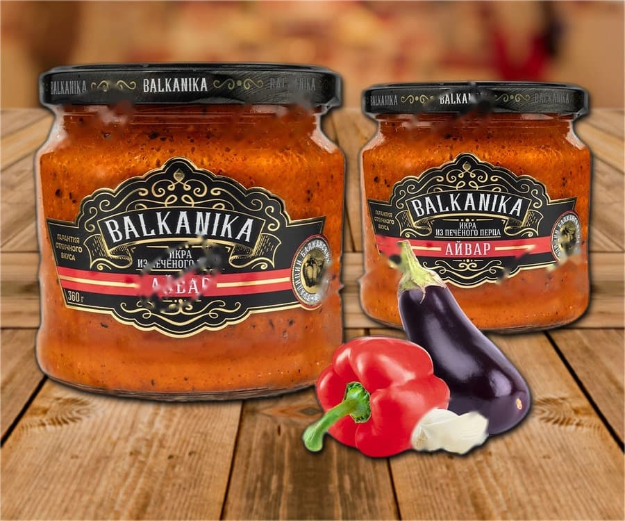 Preparazione dell'"Ajvar" grigliato con paprika e melanzane