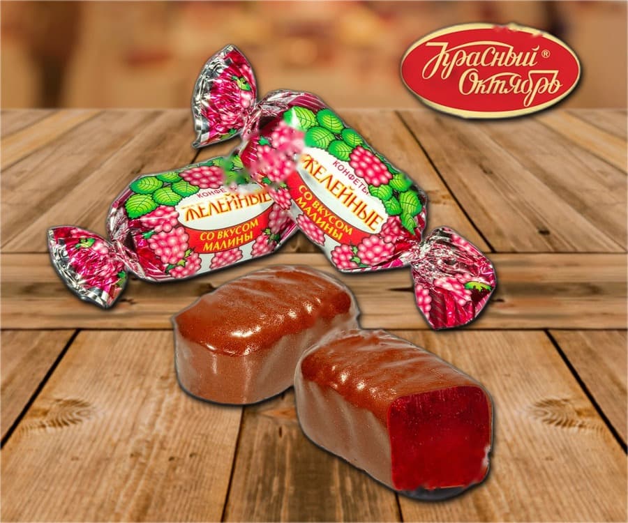 Желейные конфеты со вкусом малины в глазури, содержащей какао.