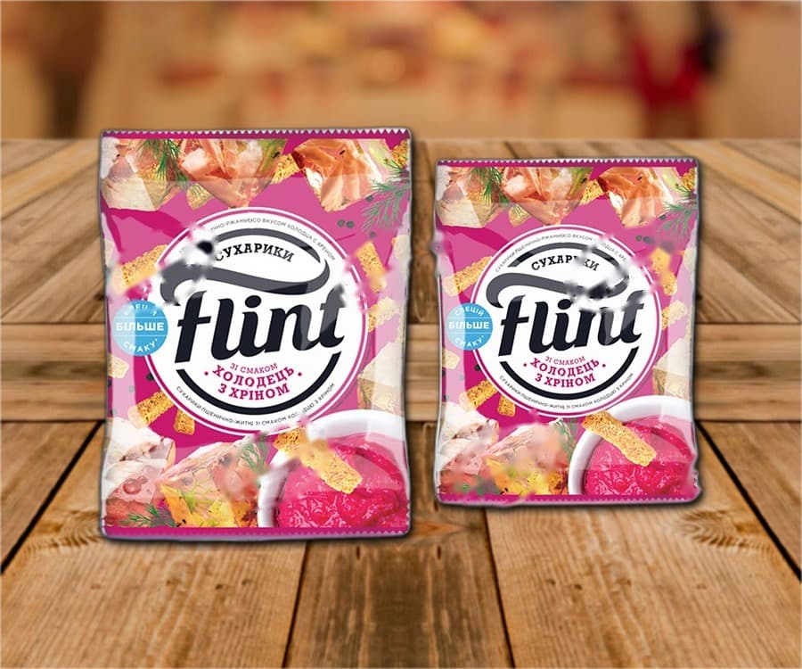 Snack di pane croccante con aroma di gelatina e rafano